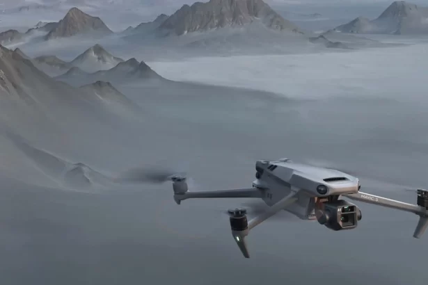 DJI Mavic 3 The tele camera can be used to frame shots or explore.