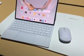 Huawei MatePad Pro 12.2 , resting on a wooden desk, showcasing its ultra-thin 5.5mm aluminum design and anti-glare PaperMatte screen.