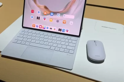 Huawei MatePad Pro 12.2 , resting on a wooden desk, showcasing its ultra-thin 5.5mm aluminum design and anti-glare PaperMatte screen.