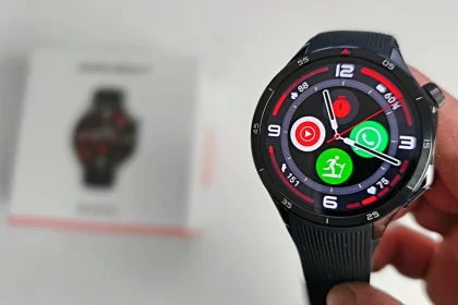 OnePlus Watch 3 in Obsidian Titanium with rotating crown, showing 1.5-inch AMOLED display and titanium alloy bezel.