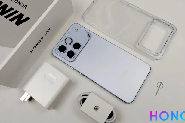 Honor Win smartphone with 256GB storage and 12GB RAM, featuring a 50MP triple camera and 10000mAh battery, displayed on a neutral background.