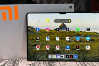 Xiaomi Pad 7 Ultra review device on wooden desk showing display and thin profile
