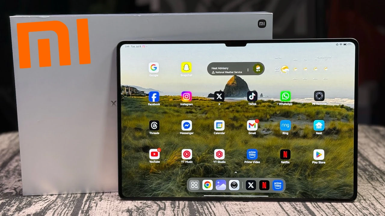 Xiaomi Pad 7 Ultra review device on wooden desk showing display and thin profile